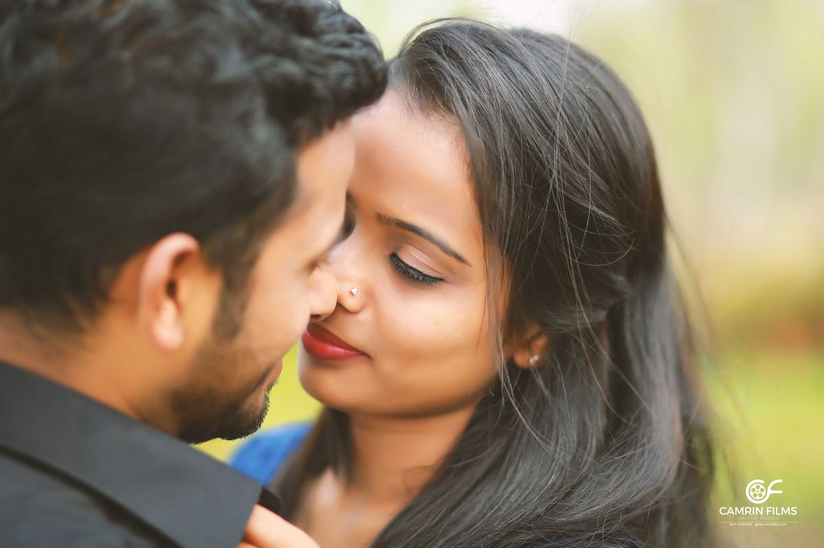 Top 9 New Indian Romantic Wedding Couple Poses In 2024 | Zeezest